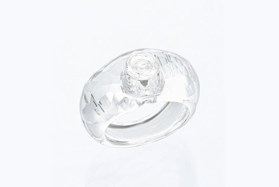 水晶とダイヤモンド、<br>山梨の魅力溢れるエンゲージリング